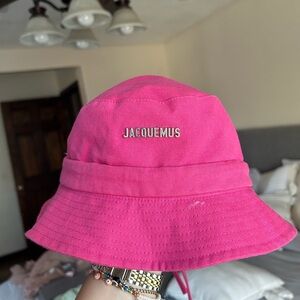 Pink Jacquemus bucket hat